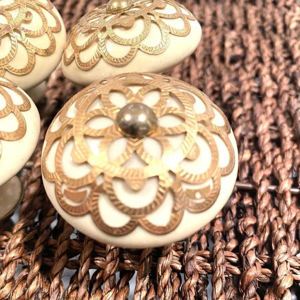Many sets of 6 Ceramic Gold / cream pull/knob - Picture 2 of 3